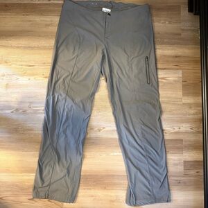 Columbia Women’s Gray Hiking Pants Size 14 Outdoor Lightweight Zip Pocket